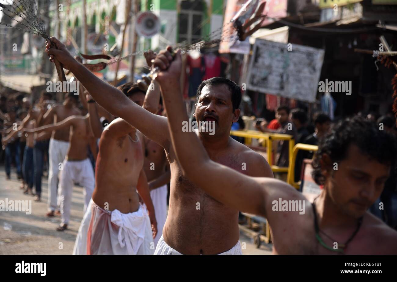 Alahabad, Uttar Pradesh, India. 28 Settembre 2017. Allahabad: i musulmani sciiti partecipano ad una processione lutto in occasione del 7° giorno del mese di Muharram ad Allahabad il 28-09-2017. Credit: Prabhat Kumar Verma/ZUMA Wire/Alamy Live News Foto Stock
