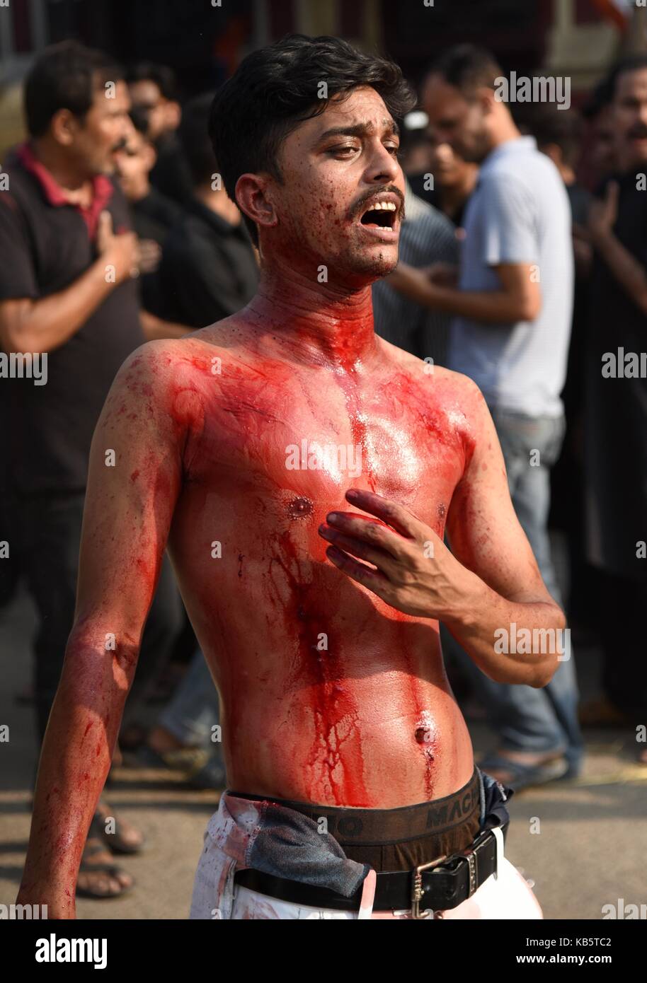 Alahabad, Uttar Pradesh, India. 28 Settembre 2017. Allahabad: i musulmani sciiti partecipano ad una processione lutto in occasione del 7° giorno del mese di Muharram ad Allahabad il 28-09-2017. Credit: Prabhat Kumar Verma/ZUMA Wire/Alamy Live News Foto Stock