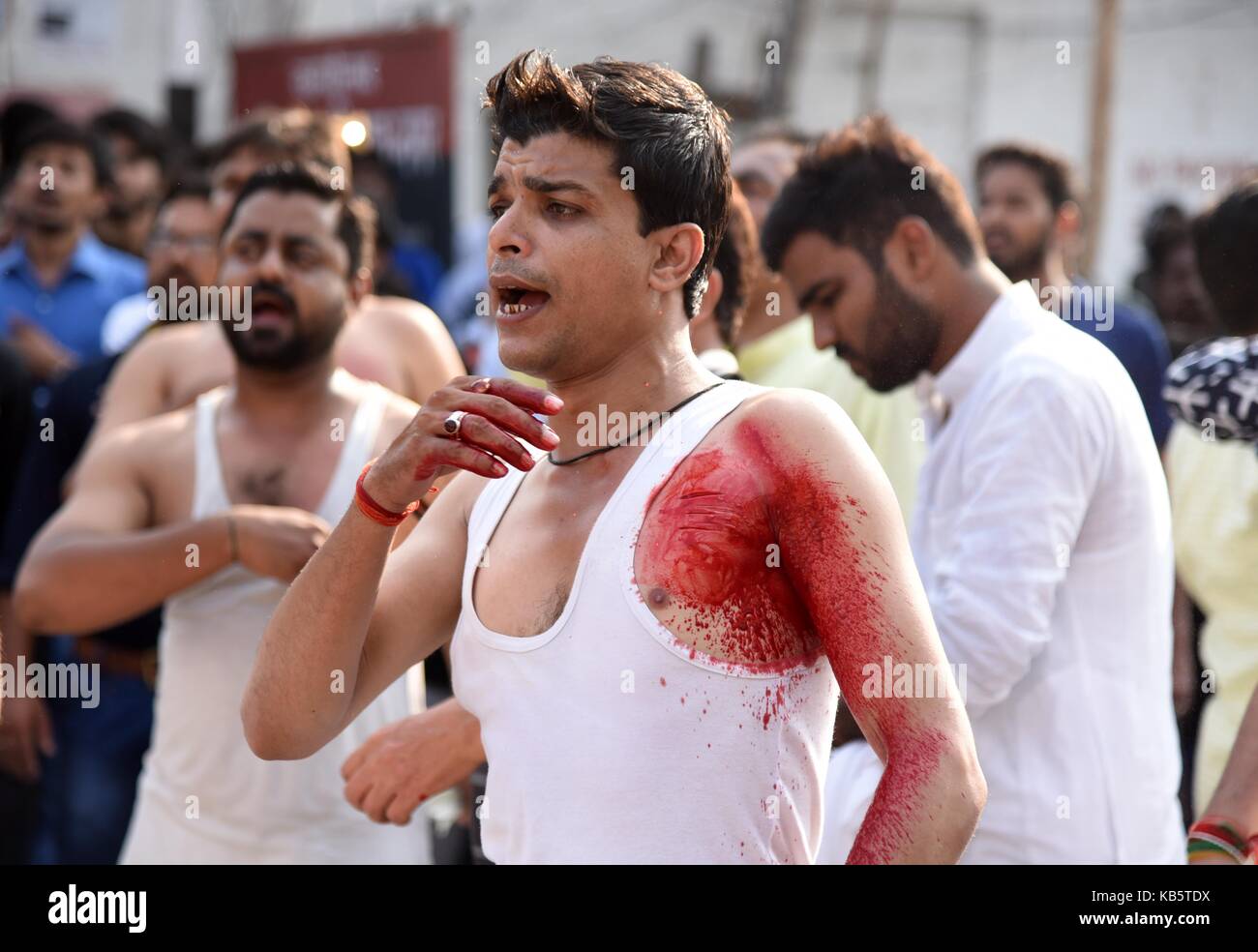 Alahabad, Uttar Pradesh, India. 28 Settembre 2017. Allahabad: i musulmani sciiti partecipano ad una processione lutto in occasione del 7° giorno del mese di Muharram ad Allahabad il 28-09-2017. Credit: Prabhat Kumar Verma/ZUMA Wire/Alamy Live News Foto Stock
