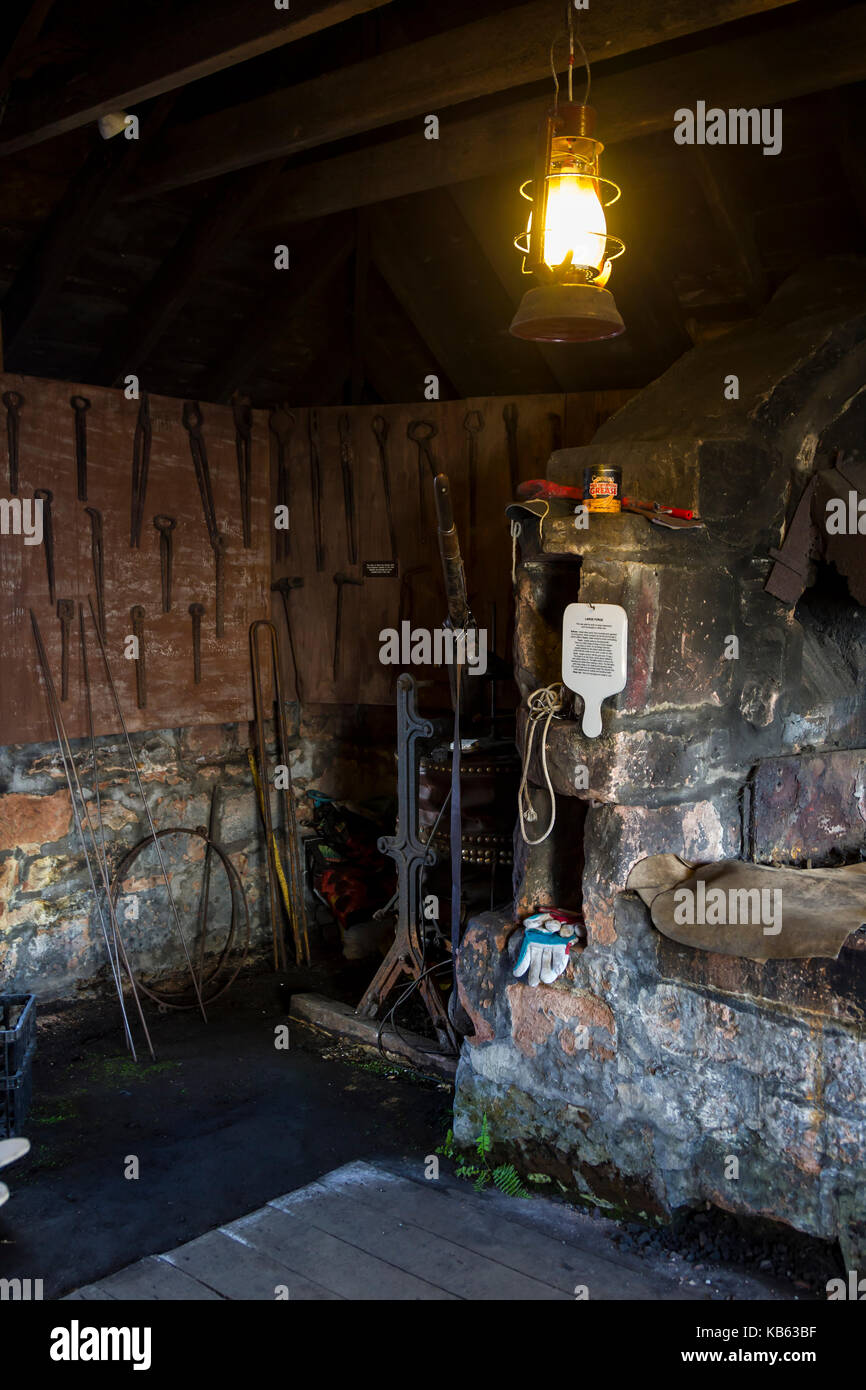 Fabbri workshop presso il museo del patrimonio. sull'isola di Arran, Scozia. Foto Stock