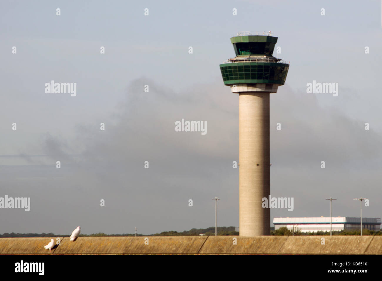 Il controllo del traffico aereo torre presso l'aeroporto di Stansted, Stansted Mountfitchet, Essex, Inghilterra Foto Stock