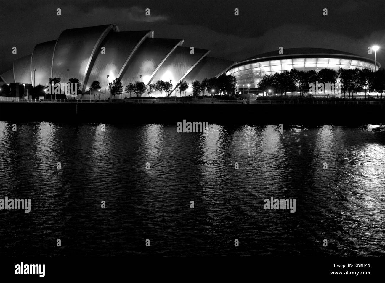 Clyde Auditorium (SEC Armadillo) e il SSE idro, Glasgow, Scozia, su un estate di notte Foto Stock