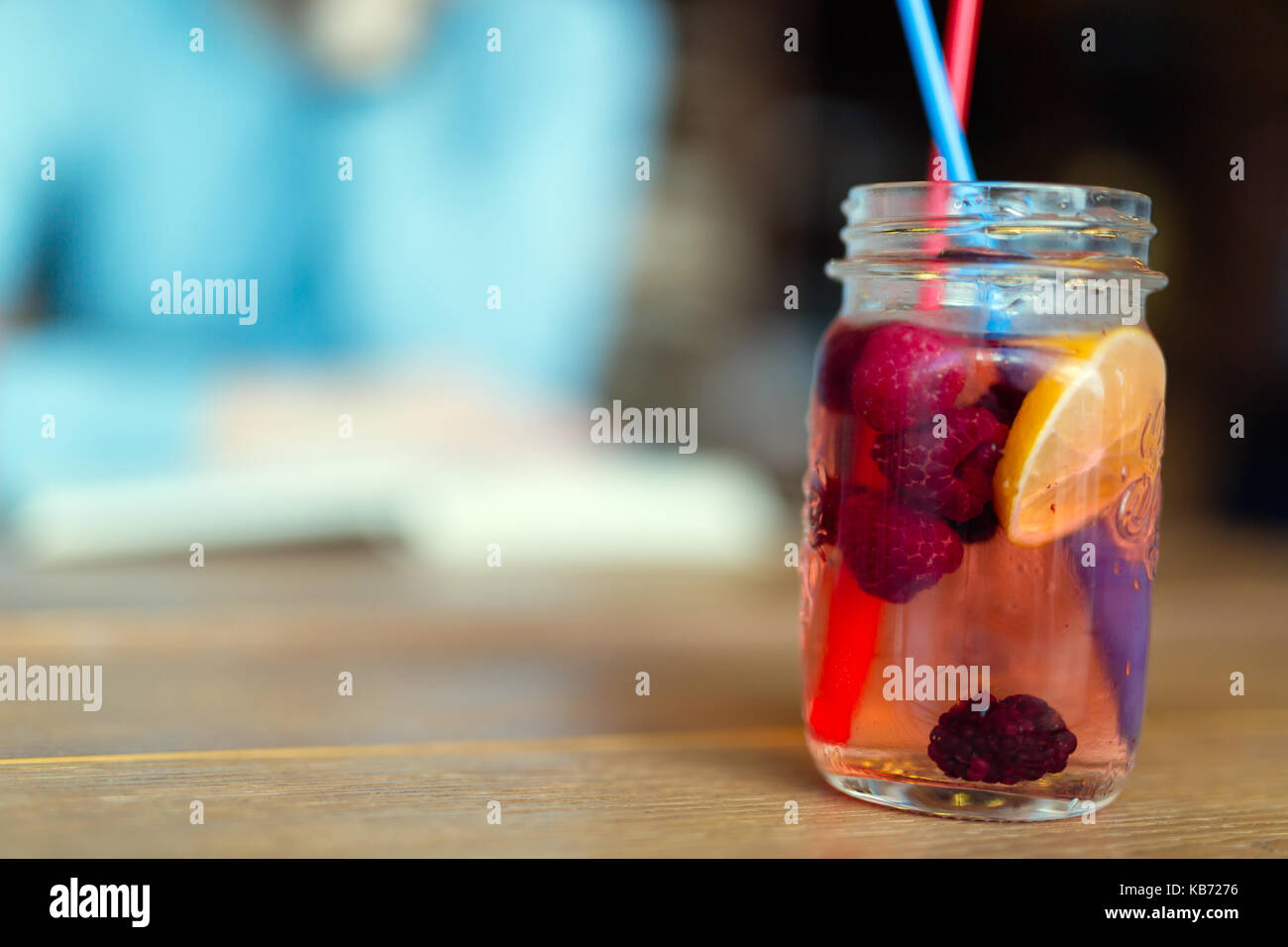Immagine della bevanda a base di frutta fatta da rasberry e limone Foto Stock