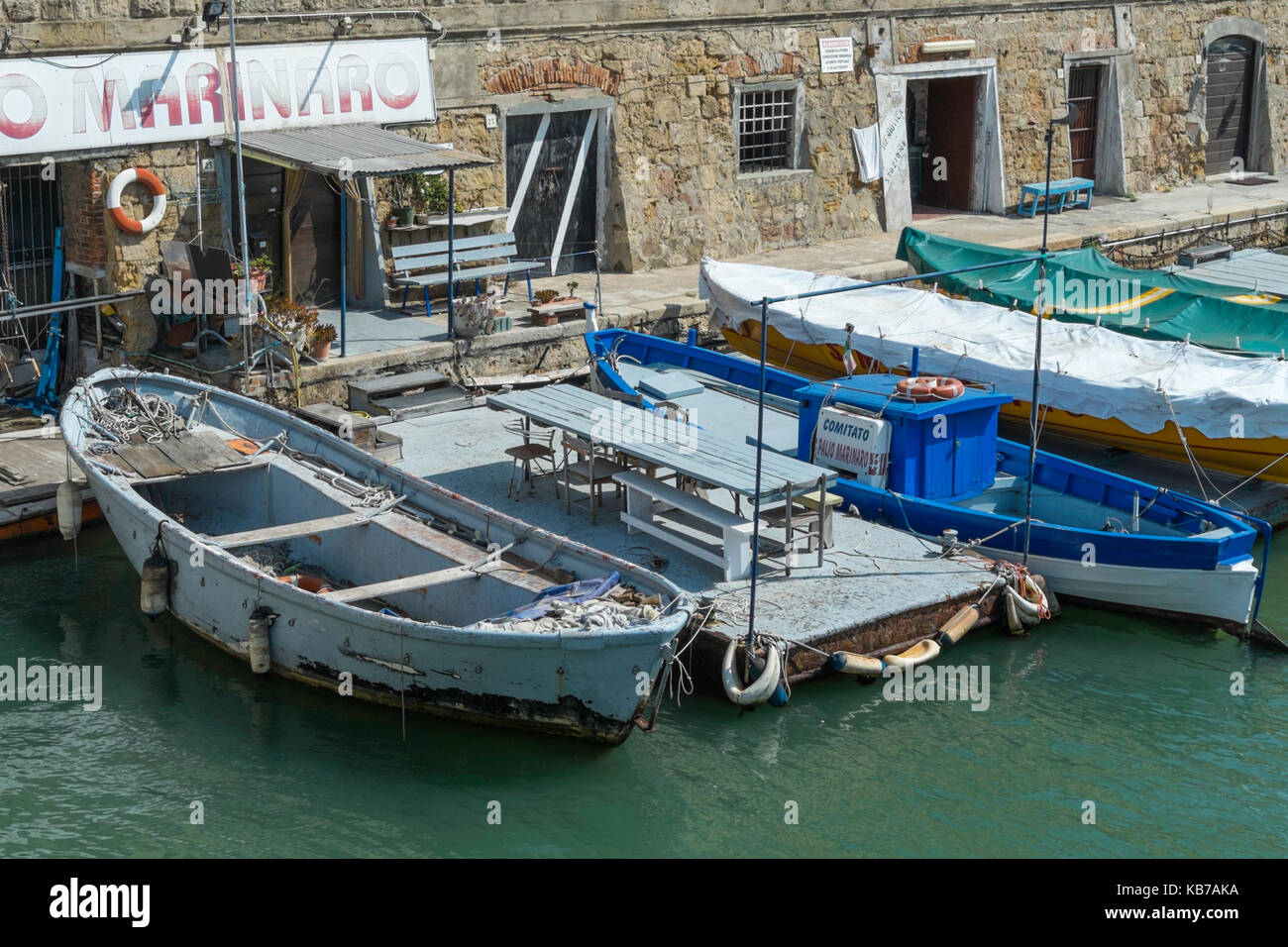 Barche in Canal Royal nel porto di Livorno in Toscana, Italia. Foto Stock