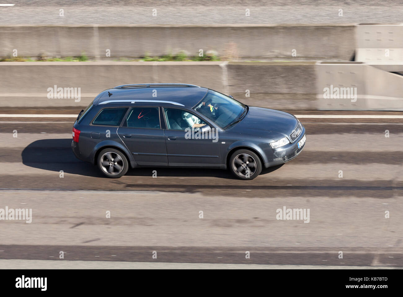 Francoforte, Germania - Sep 19, 2017: Audi A4 Avant B6 da ca. 2006 la guida su strada in Germania Foto Stock