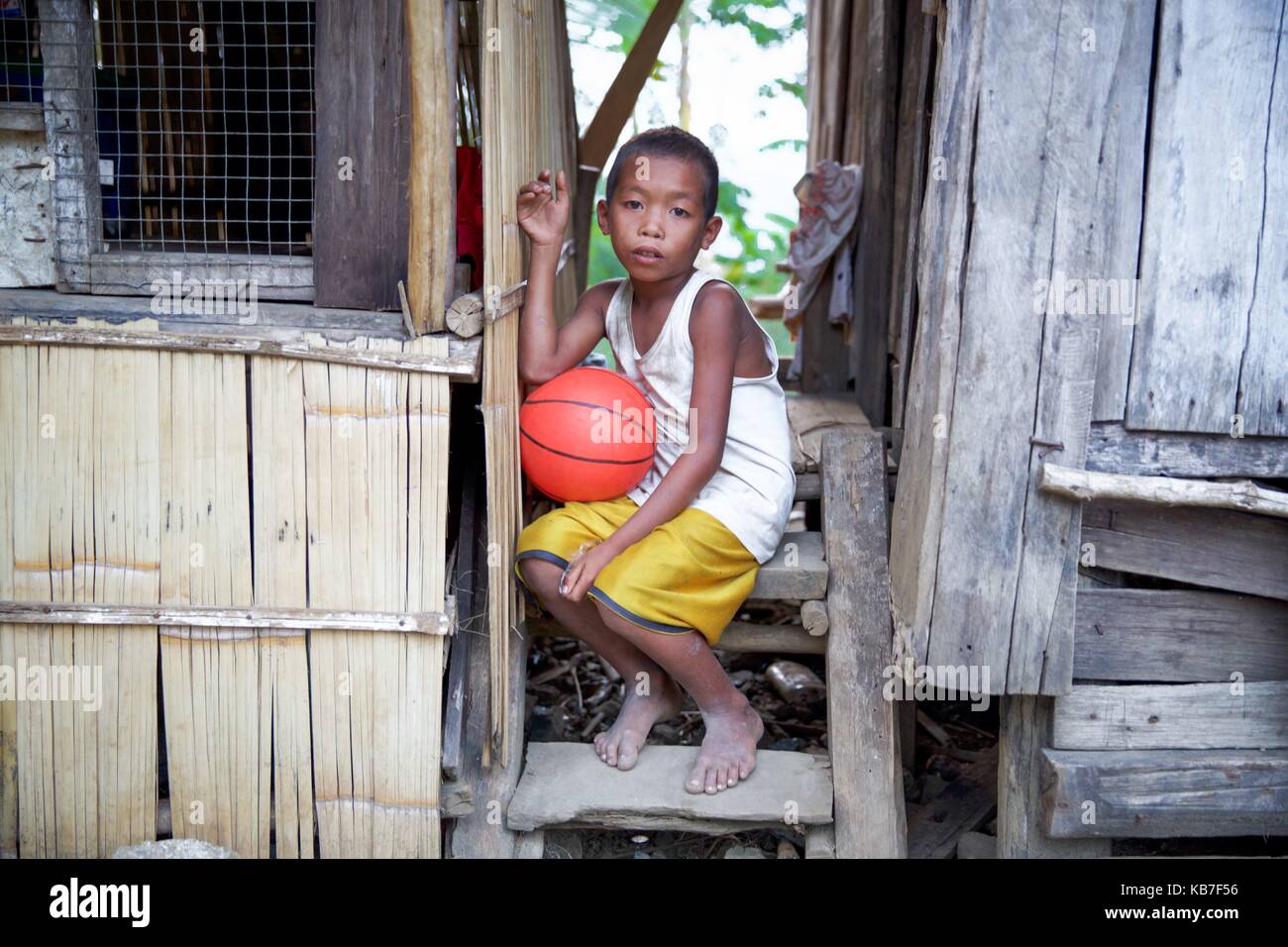 Mindanao è la seconda isola più grande delle Filippine e il più meridionale. I popoli indigeni della provincia sono i manobo ata, essi vivono in aree di civiltà e di evitare il contatto con gli altri isolani. Solo i medici tedeschi venuti regolarmente e pr | Utilizzo di tutto il mondo Foto Stock