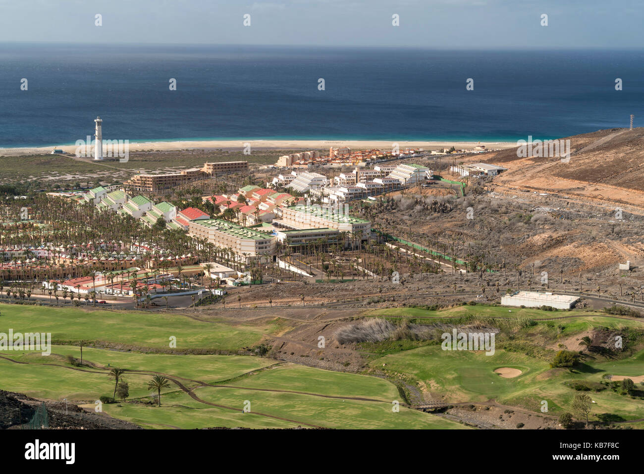Leuchtturm von Morro Jable oder faro de Morro Jable, golfplatz und die küste bei jandia, insel fuerteventura, kanarische isole, spanien | morro ja Foto Stock