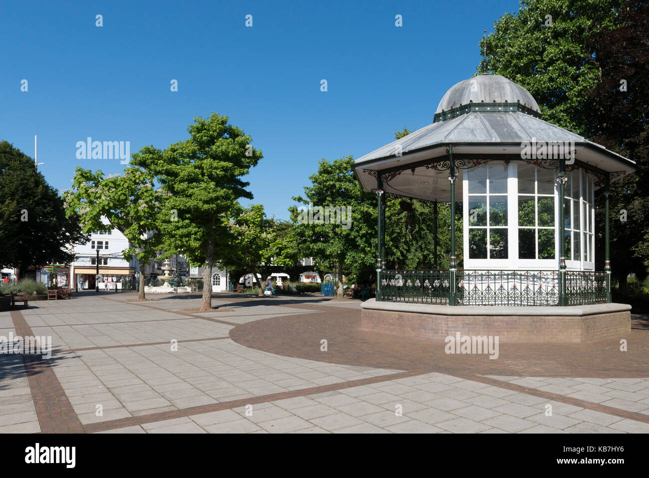 Fine del XIX secolo e il Victorian bandstand a Dartmouth, South Devon Regno Unito. struttura ottagonale supportato su 8 colonne in ghisa .North Embankment Foto Stock