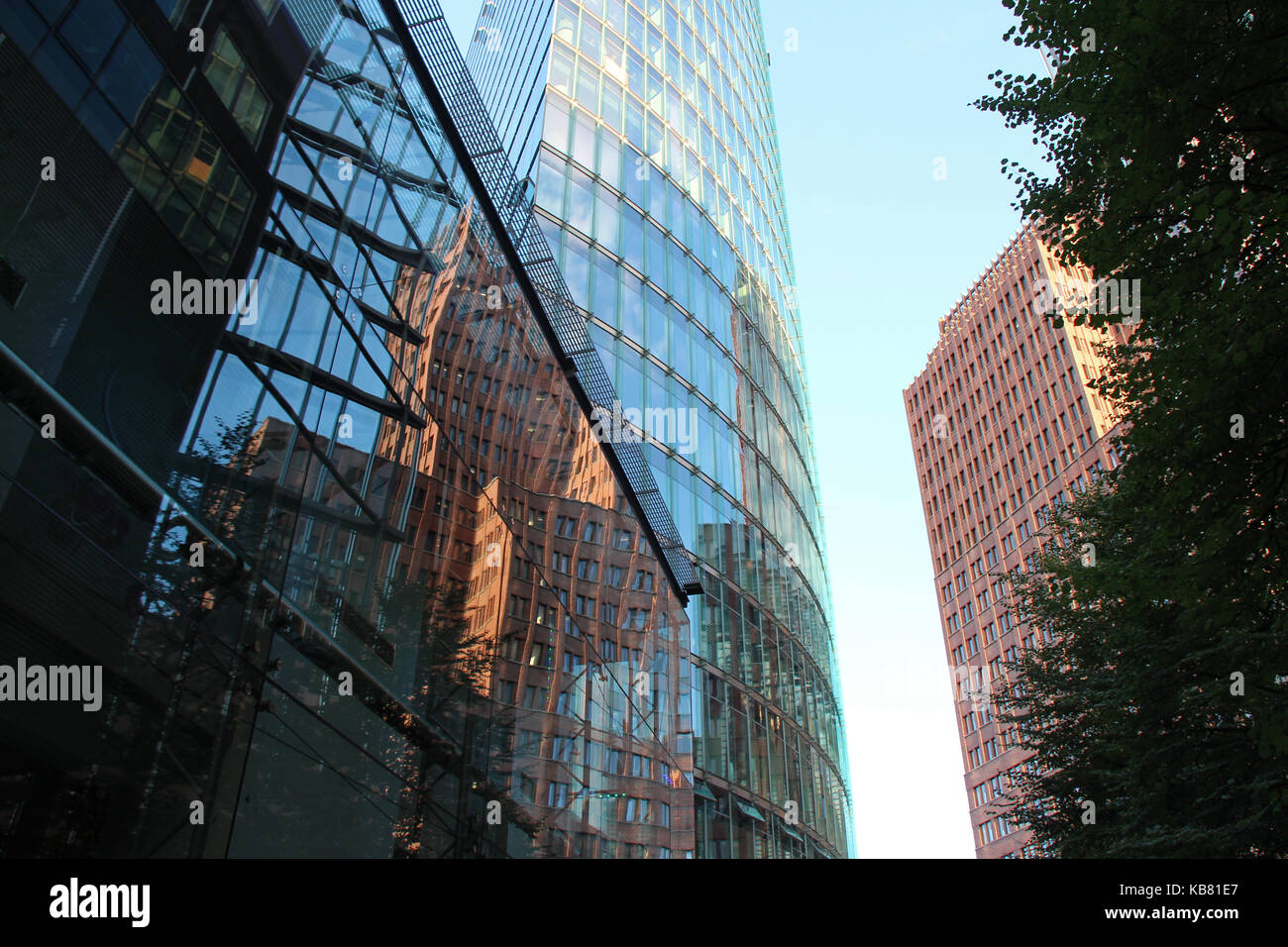 Edificio moderno (sony center) su potsdamer street a Berlino (Germania). Foto Stock