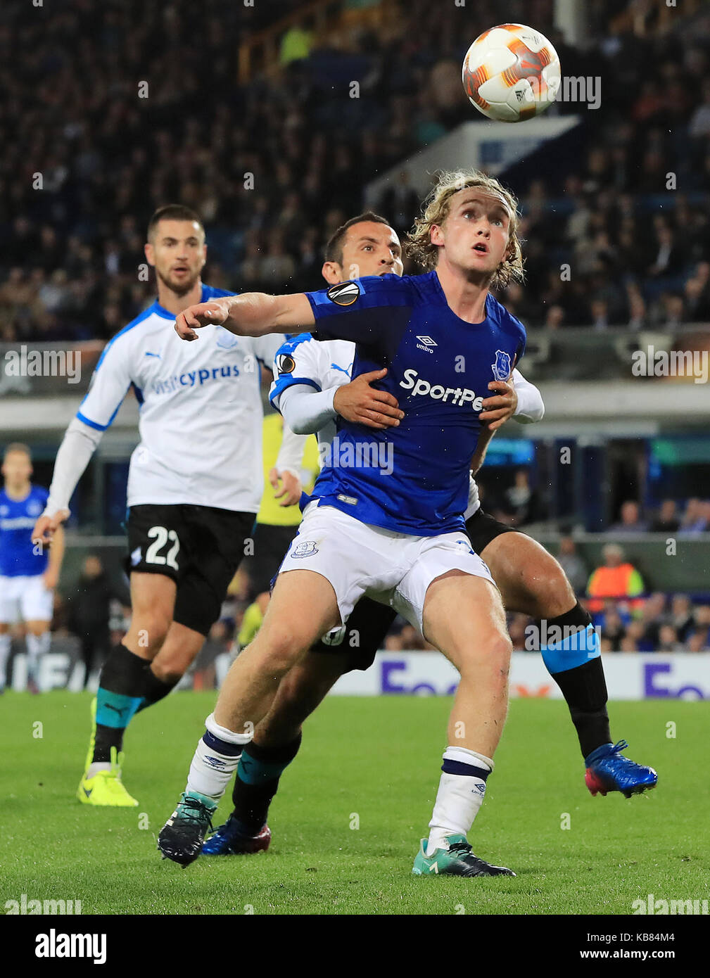 Everton il Tom Davies in azione durante la UEFA Europa League, gruppo e corrispondono a Goodison Park di Liverpool. Foto Stock