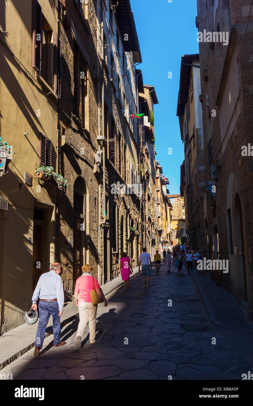 Firenze, Italia - Luglio 03, 2016: scene di strada a Firenze con persone non identificate. In epoca medievale Firenze fu il centro del commercio europeo e uno Foto Stock