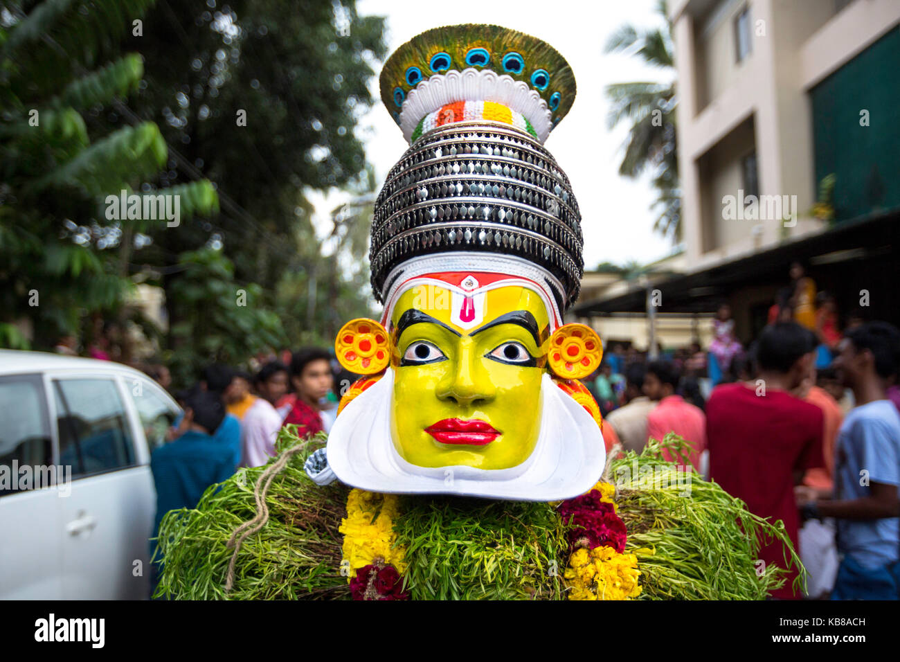 Kathakali forma kummattikali mascherato dal ballerino kizhakkumpattukara kummatty,thrissur,kerala,l'india,onam celebrazione,pradeep subramanian Foto Stock