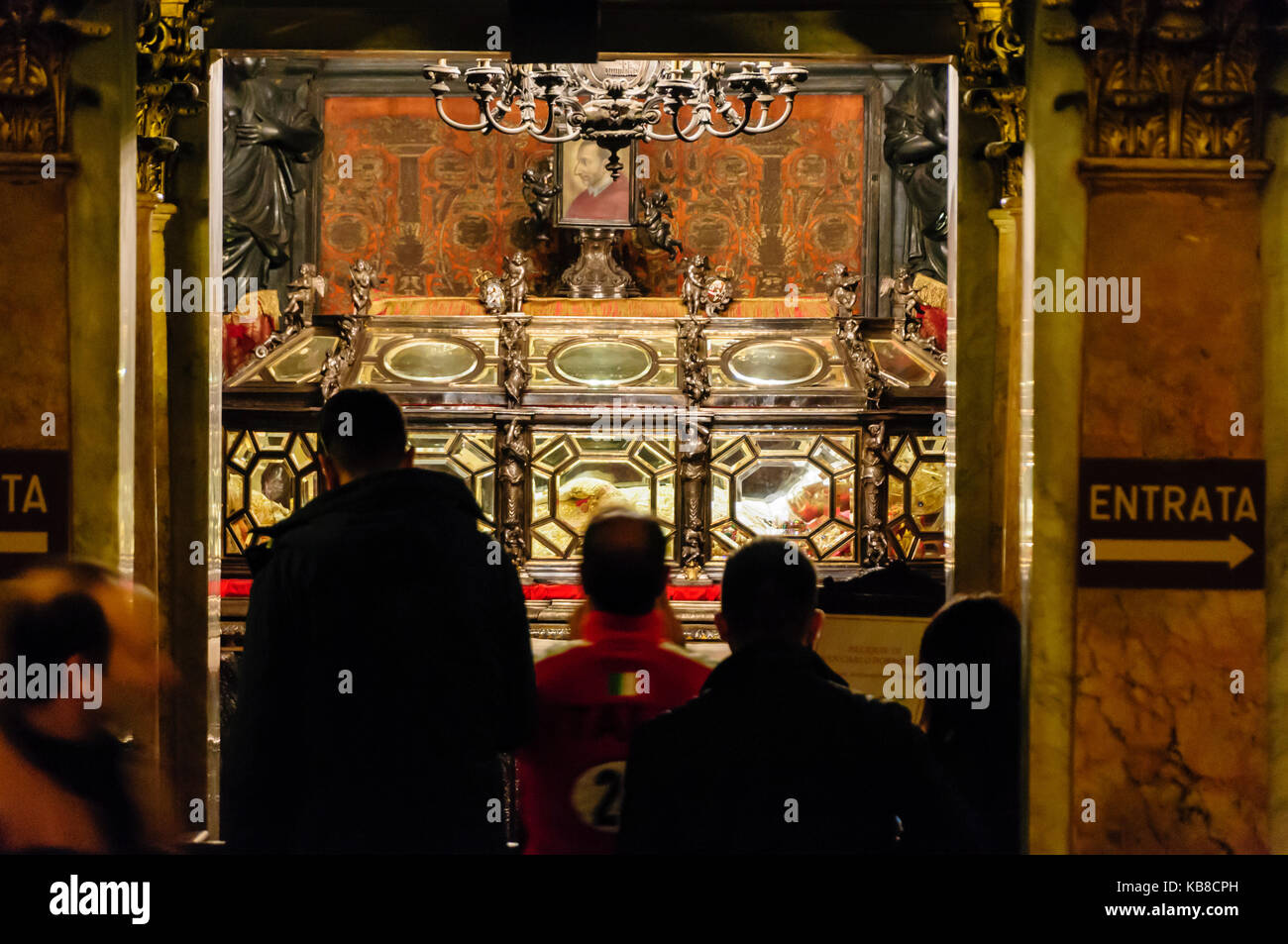 Sacra reliquia del corpo di San Carlo Borromeo, arcivescovo di Milano (1564-1584) nella cripta del Duomo di Milano Foto Stock