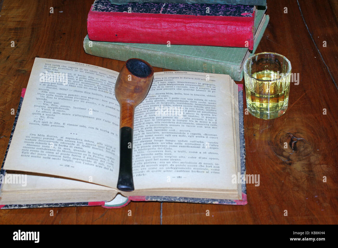 Readin, bere e fumare Foto Stock