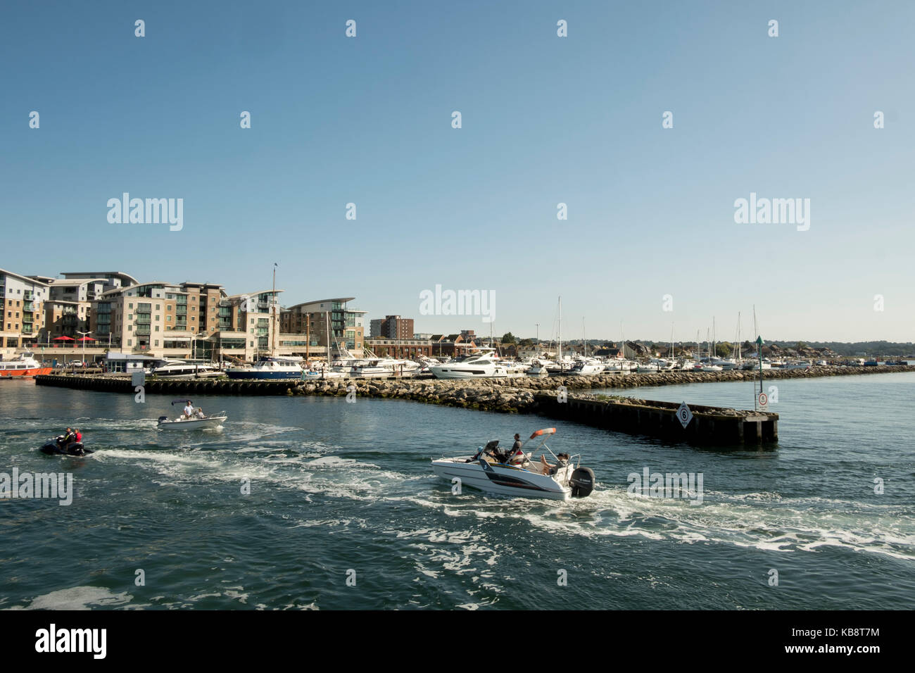 Poole Quay Dorset vibrante Quayside di Poole con alloggio residenziale e marina. Foto Stock