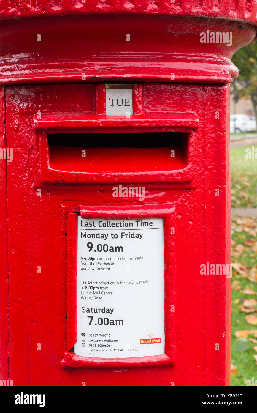 Close up di un inglese Royal Mail postale scatola di raccolta Foto Stock