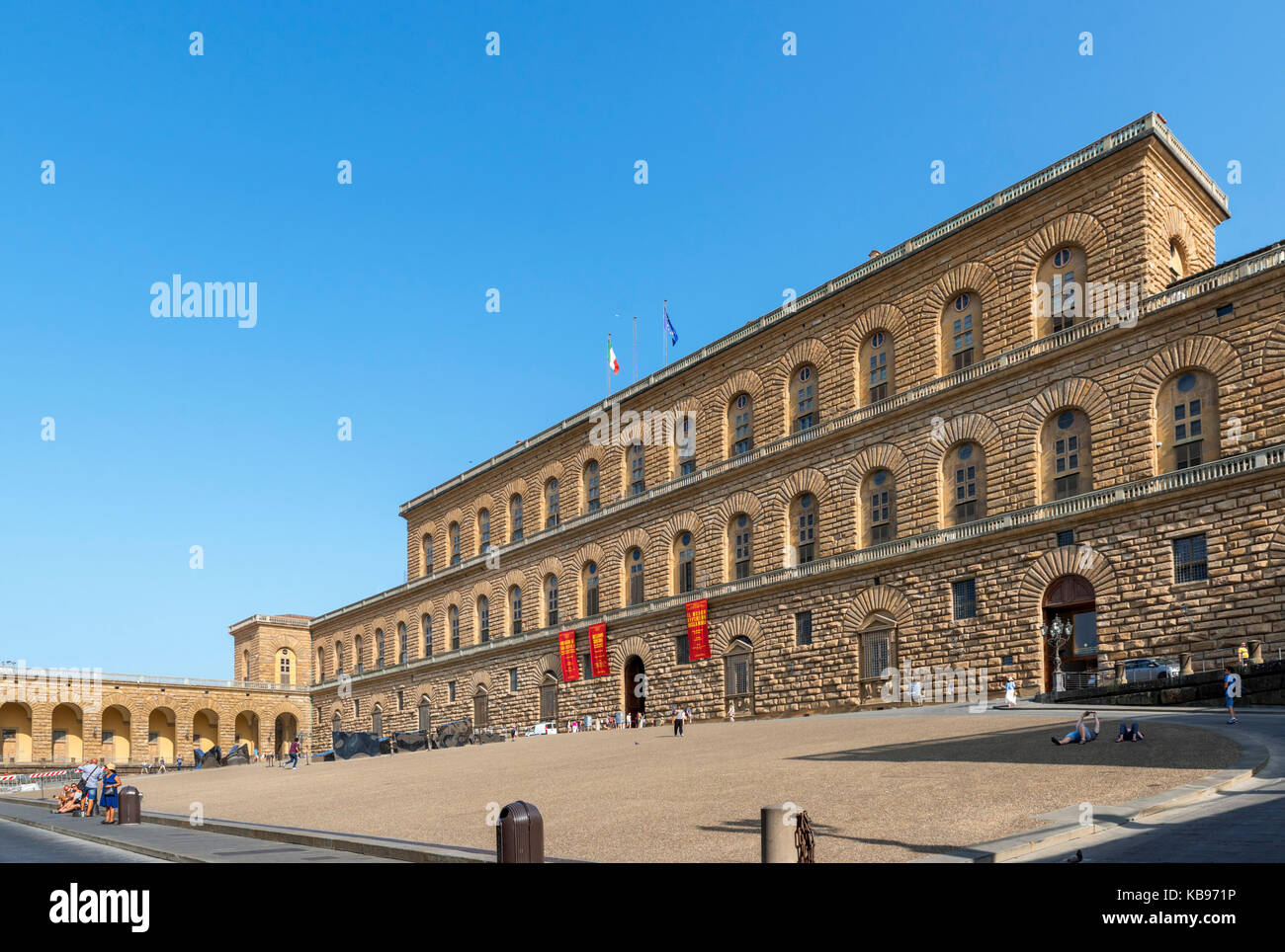 Palazzo Pitti (Palazzo Pitti) da Piazza Pitti di Firenze, Italia. Foto Stock