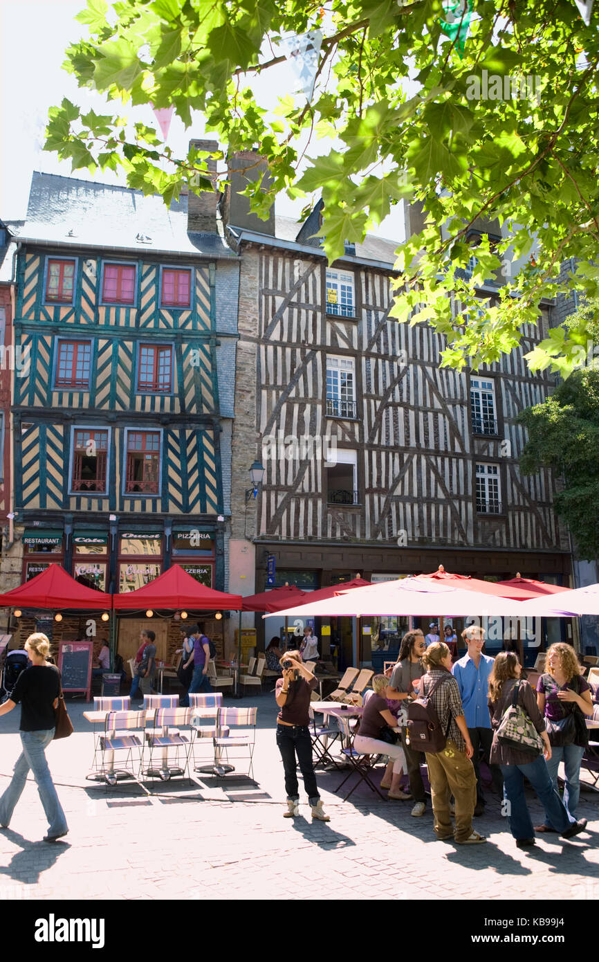 Place Sainte-Anne, Rennes, Bretagna, Francia: Vivace cultura dei caffè Foto Stock