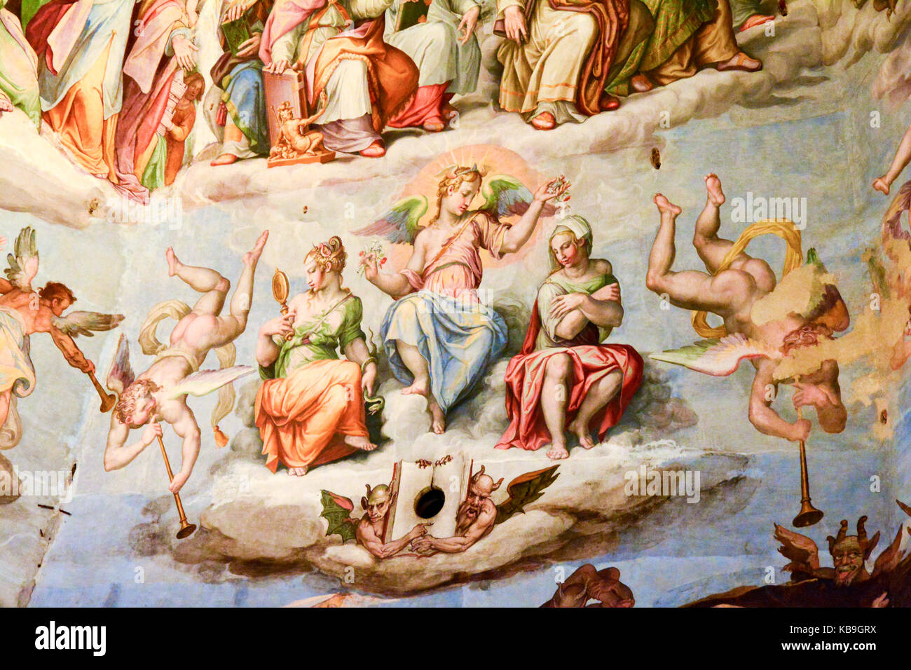 Dettaglio del Giudizio universale di Zuccari 3,600 meters² di soffitto dipinto all'interno del Duomo di Firenze, Firenze, Toscana, Italia Foto Stock