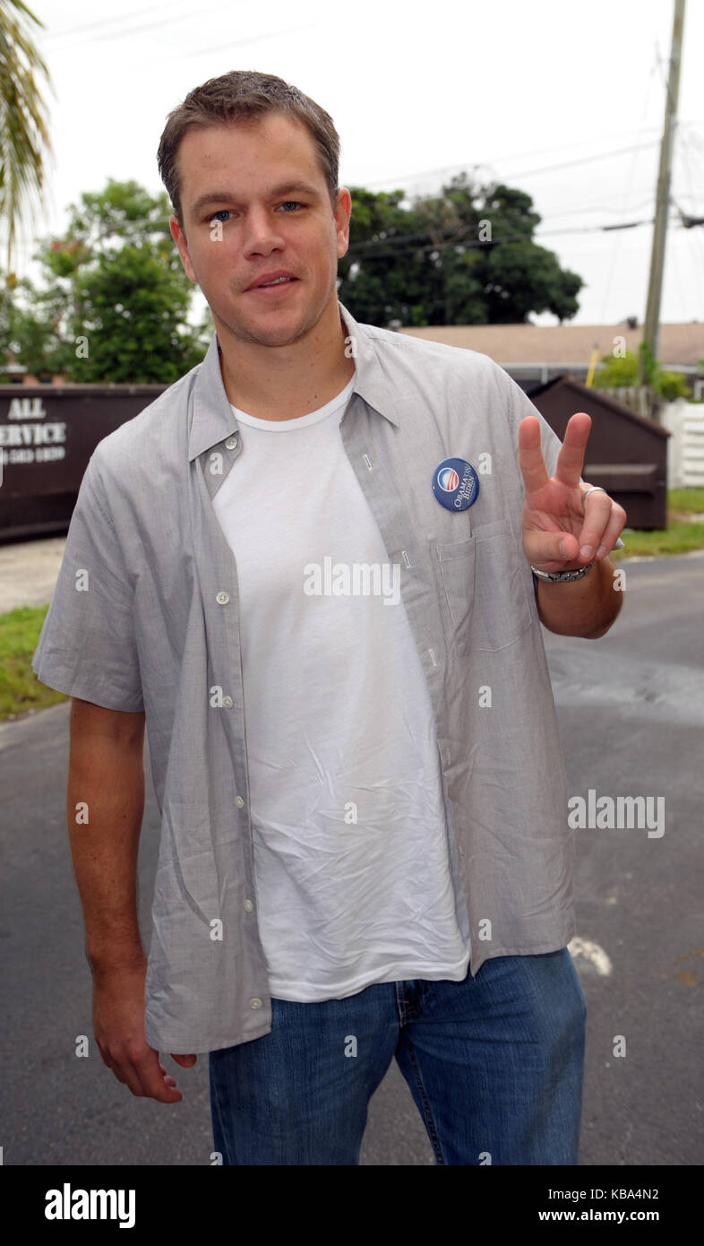 Miami BEACH, FL - 22 DICEMBRE: (COPERTURA esclusiva) Matt Damon ha fatto un altro colpo a Barack Obama e lo ha respinto come 'un presidente di termine.' Nel suo attacco più feroce fino ad oggi, la star di Hollywood ha dato sfogo alla sua rabbia per il mancato cambiamento del presidente in America. Ha detto: 'Ho parlato con molte persone che hanno lavorato per Obama a livello di base. Uno di loro mi disse: "Mai più. Non mi lascerò mai ingannare da un politico?". "Sapete, un presidente di un mandato con qualche pallina che in realtà ha fatto cose sarebbe stato, nel lungo periodo del paese, molto meglio" Foto Stock