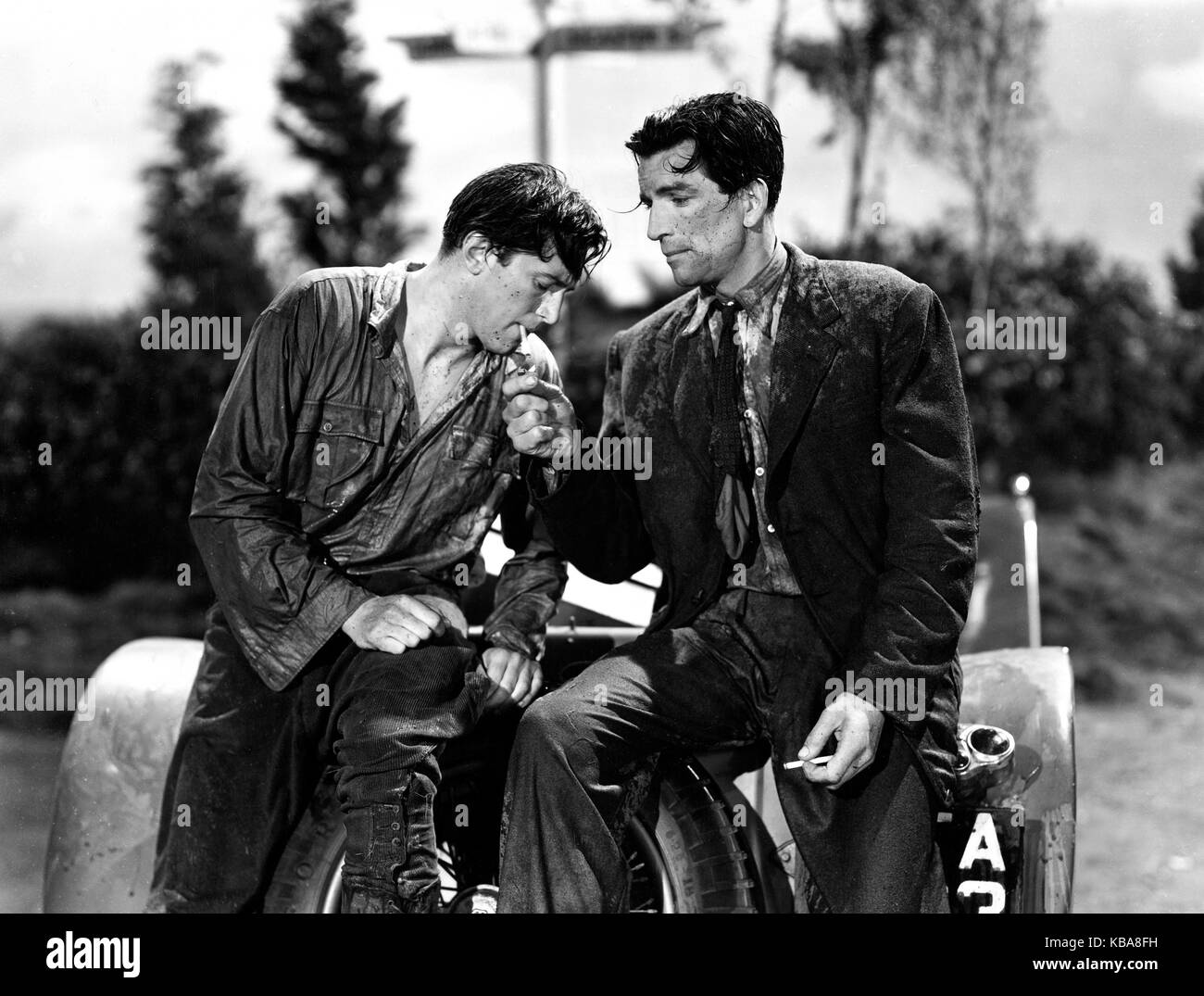 La radice di tutti i mali, aka: Die Wurzel allen Übels, Großbritannien 1947, Regie: Brock Williams, Darsteller: Michael Rennie (rechts) Foto Stock