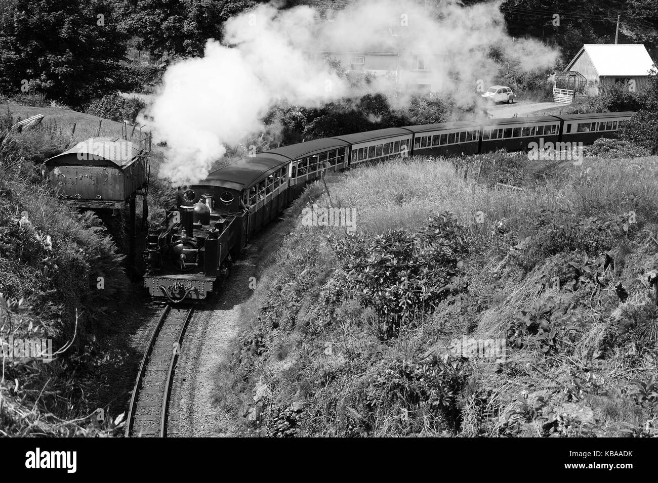 No. 8 'llewellyn' avvicinamento ponte del diavolo stazione. Vale of rheidol railway. Foto Stock