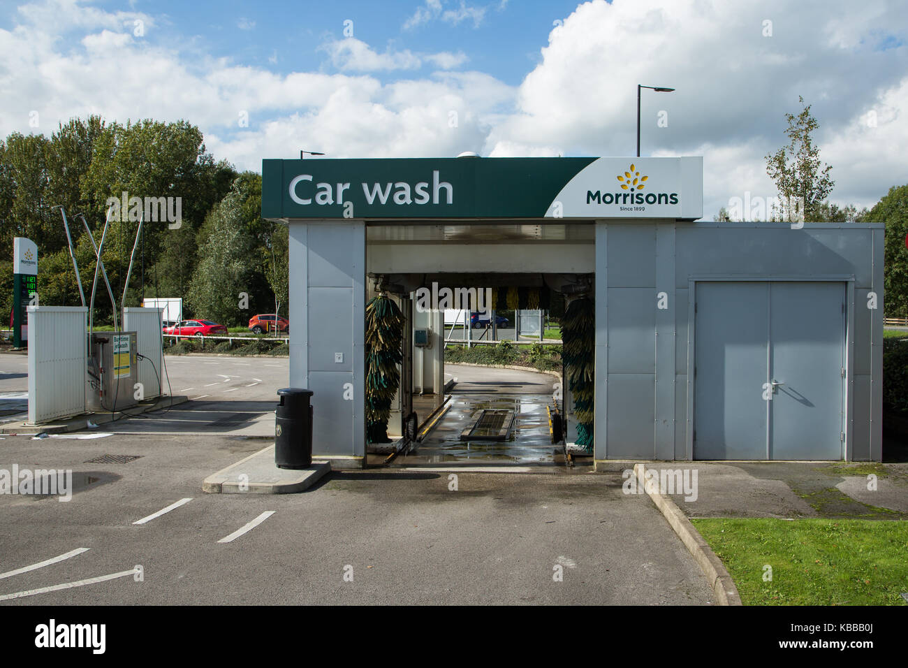 Lavaggio auto a Morrisons supermercato, Leigh, England, Regno Unito Foto Stock