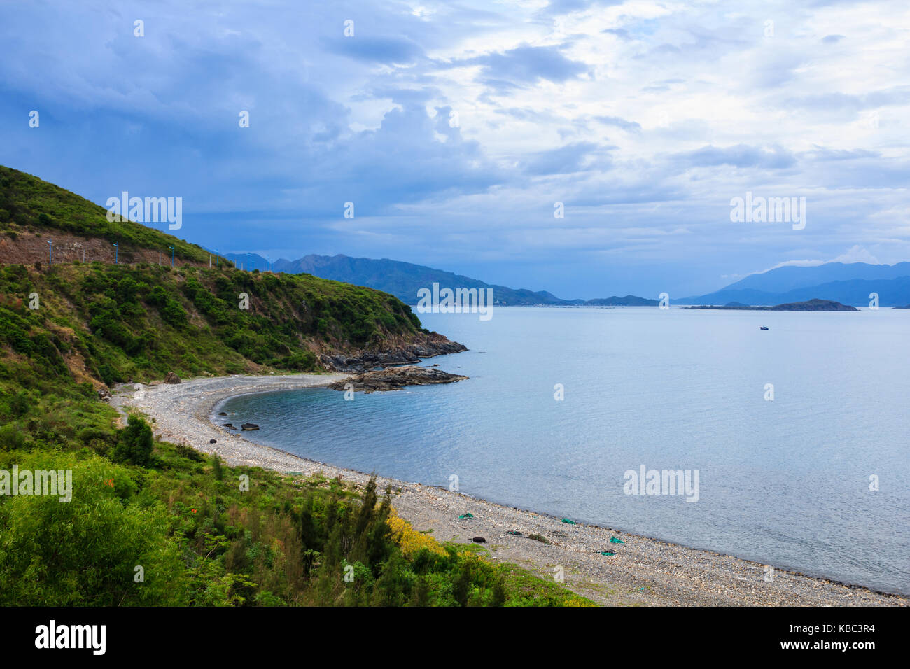 Nha Trang Beach, khanh Hoa in Vietnam. vista dal Pham Van Dong (657) autostrada. è a nord di Nha Trang città. Foto Stock