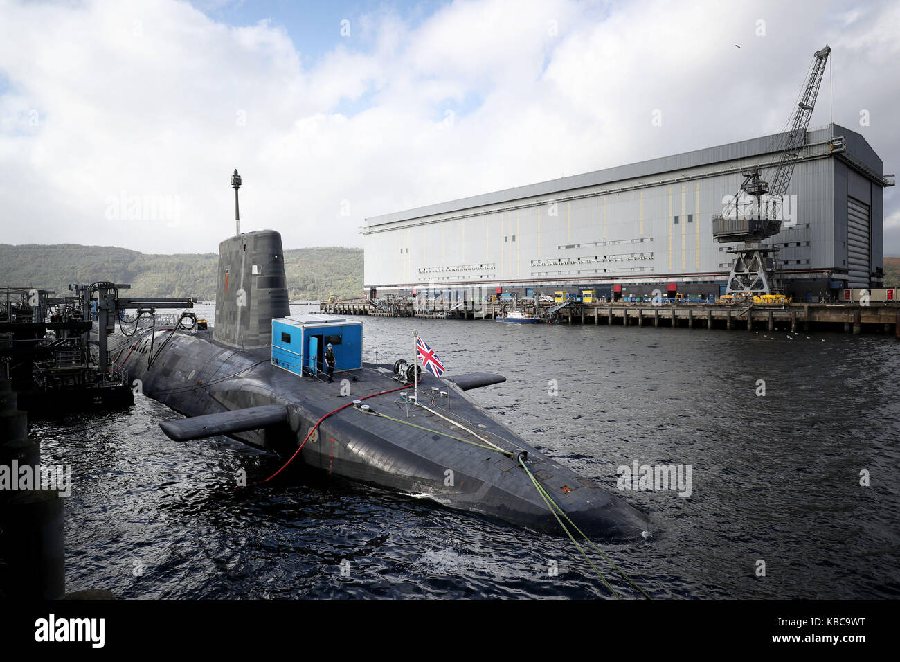 Una vista generale della Vanguard-classe deterrente nucleare sommergibile hms vendetta a hm base navale clyde, faslane. Foto Stock