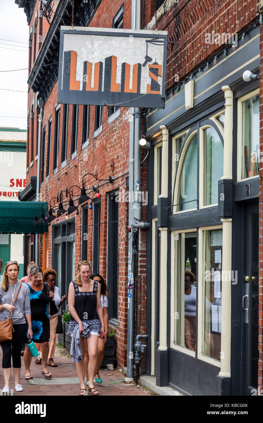 Richmond Virginia, Shockoe Bottom, quartiere, negozi, ristorante Lulu's, cartello, esterno, donne, passeggiate, VA170521109 Foto Stock