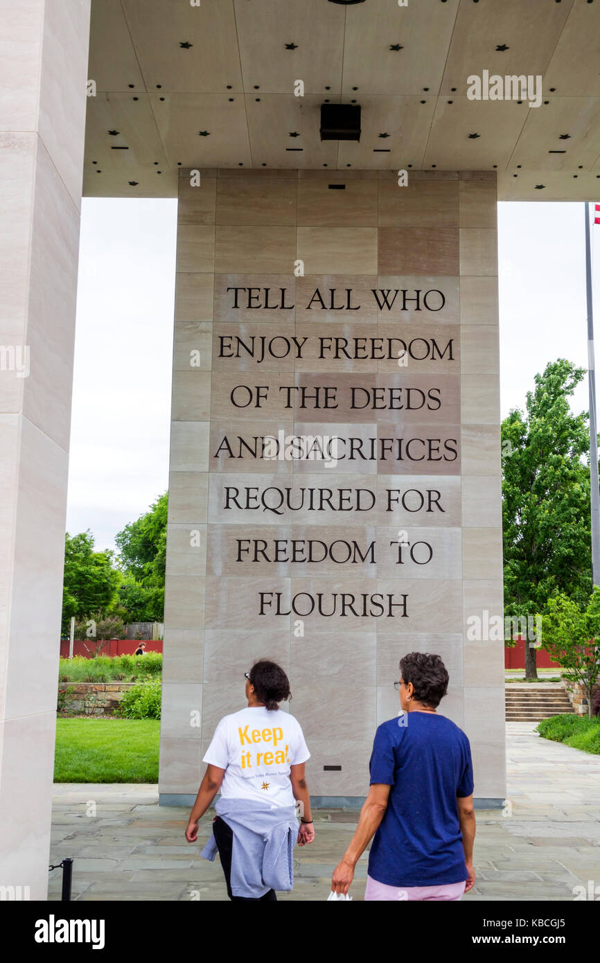 Richmond Virginia, Virginia War Memorial, Santuario della memoria, monumento, citazione patriottica, incisione, visitatori viaggio viaggio turismo turistico punto di riferimento la Foto Stock