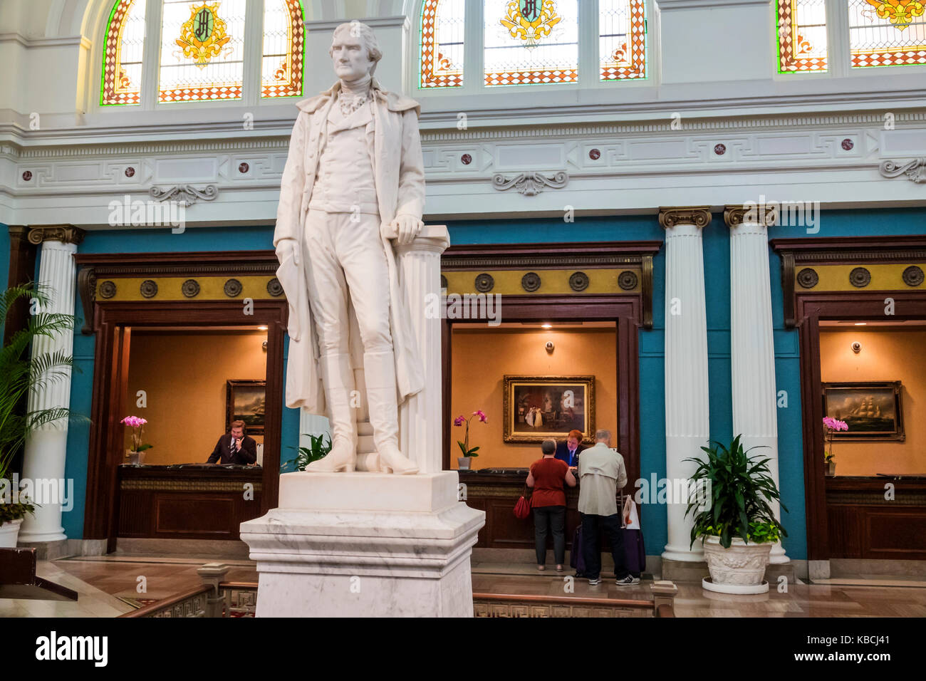 Richmond Virginia,Jefferson Hotel,storico,interno,hotel,lusso,cinque,5 stelle,lobby,statua a grandezza naturale,Thomas Jefferson,Edward Valentine,marmo,V Foto Stock