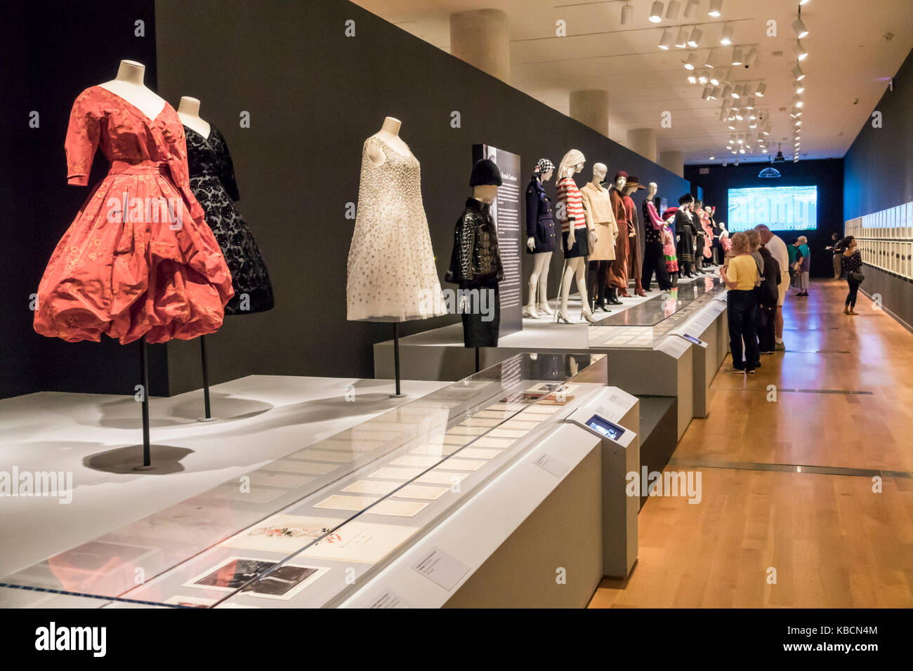 Richmond Virginia, Virginia Museum of fine Arts della Virginia, VMFA, mostra speciale, Yves Saint Laurent, moda, designer francese, haute couture, galleria galler Foto Stock