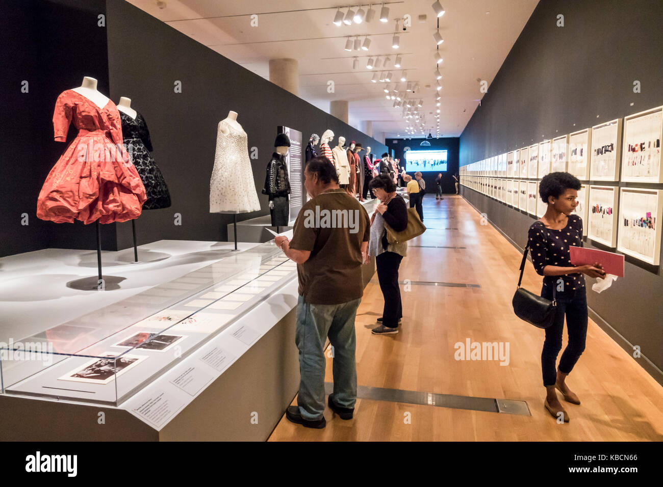 Richmond Virginia, Virginia Museum of fine Arts della Virginia, VMFA, mostra speciale, Yves Saint Laurent, moda, designer francese, haute couture, galleria galler Foto Stock