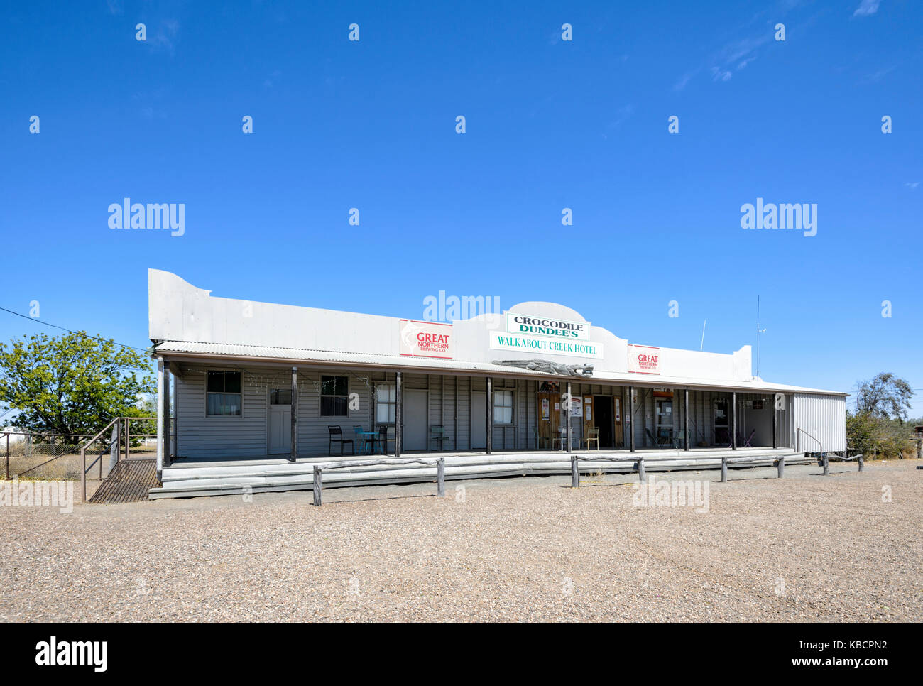 L'iconico aborigeno Creek Hotel è stato il set cinematografico di Crocodile Dundee film, McKinlay, Queensland, QLD, Australia Foto Stock