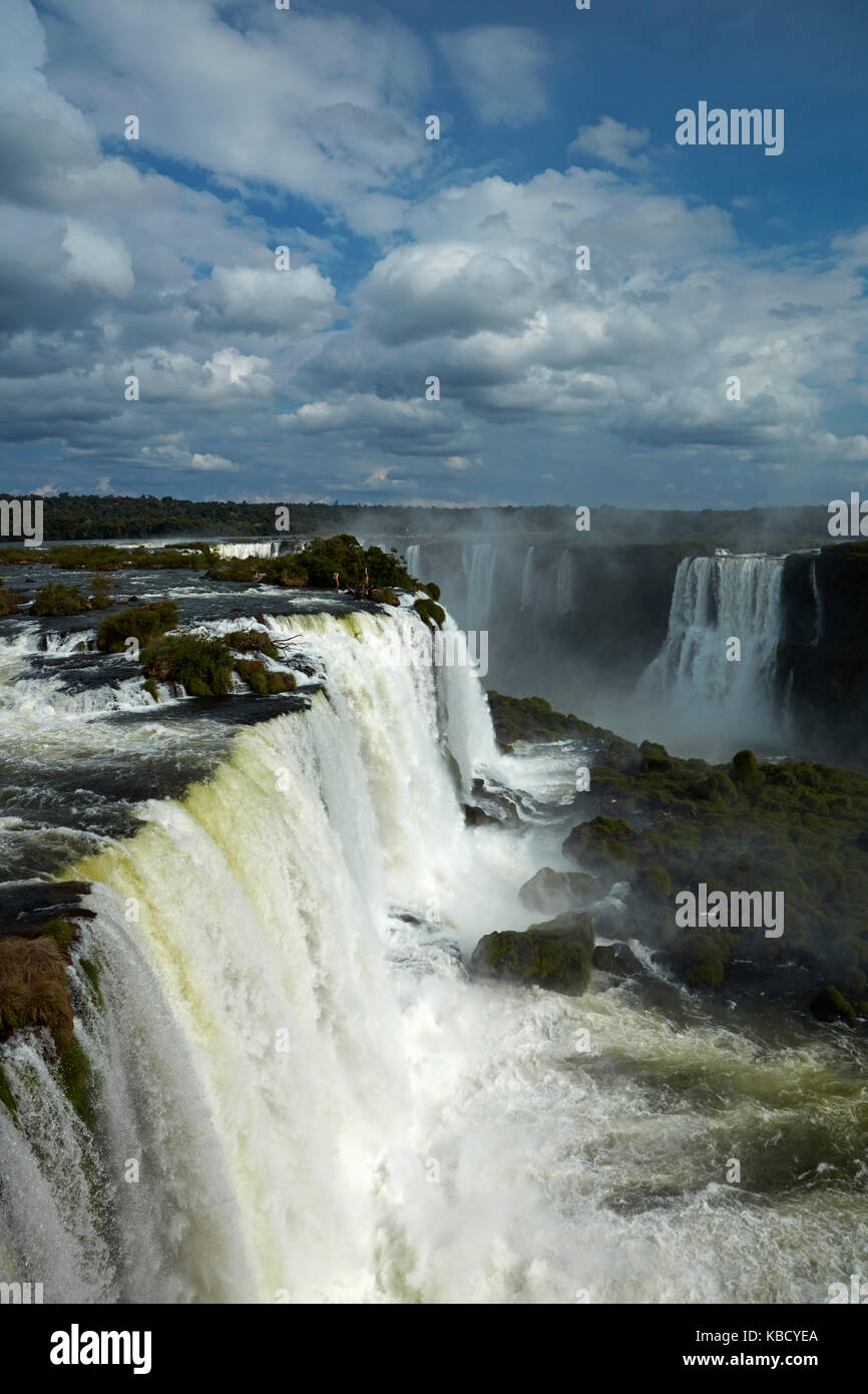 Lato Brasile delle cascate di Iguazu, Brasile - confine con l'Argentina, Sud America Foto Stock