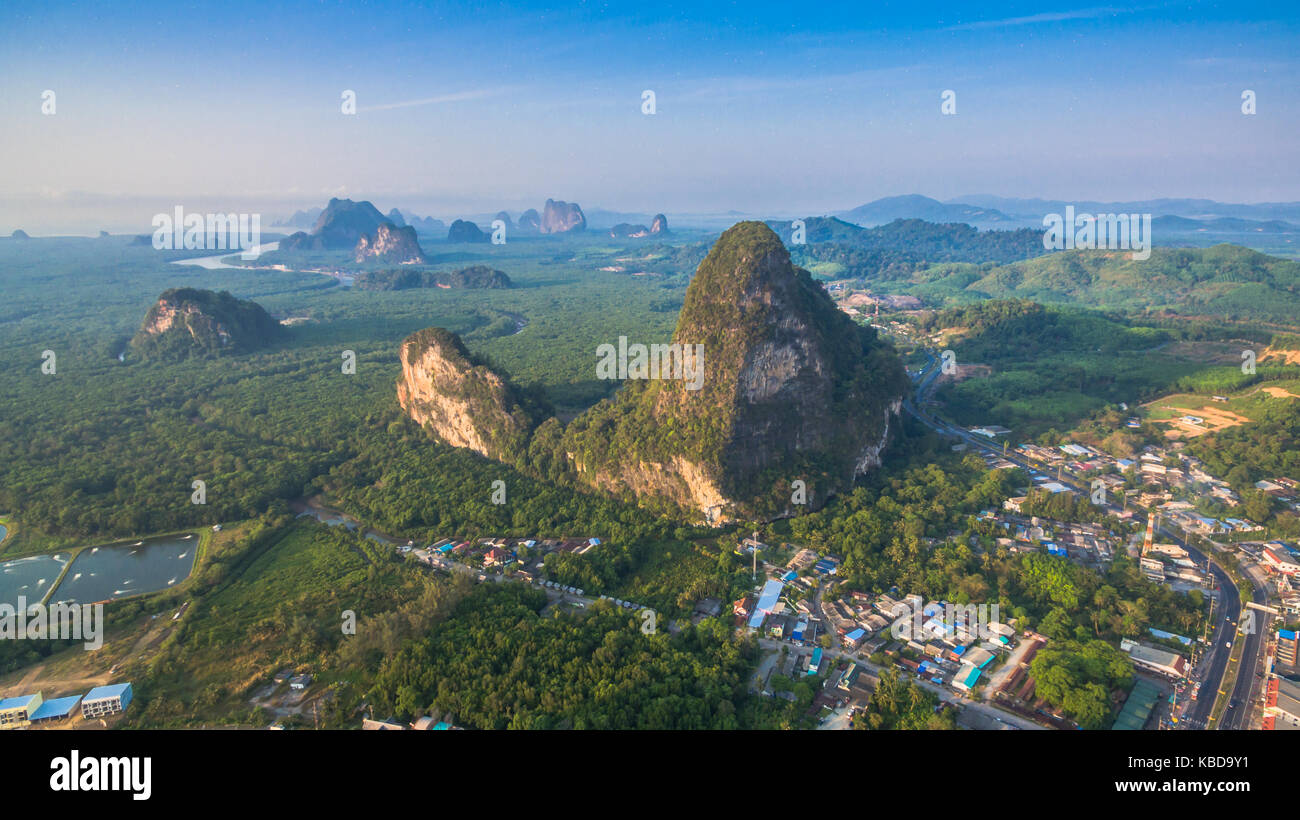 Vista aerea di Phang nga Città al mattino. Foto Stock