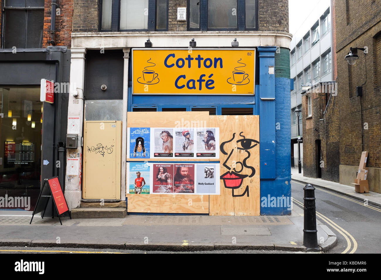 Una chiusa verso il basso-cafe di Soho a Londra, Inghilterra. Foto Stock