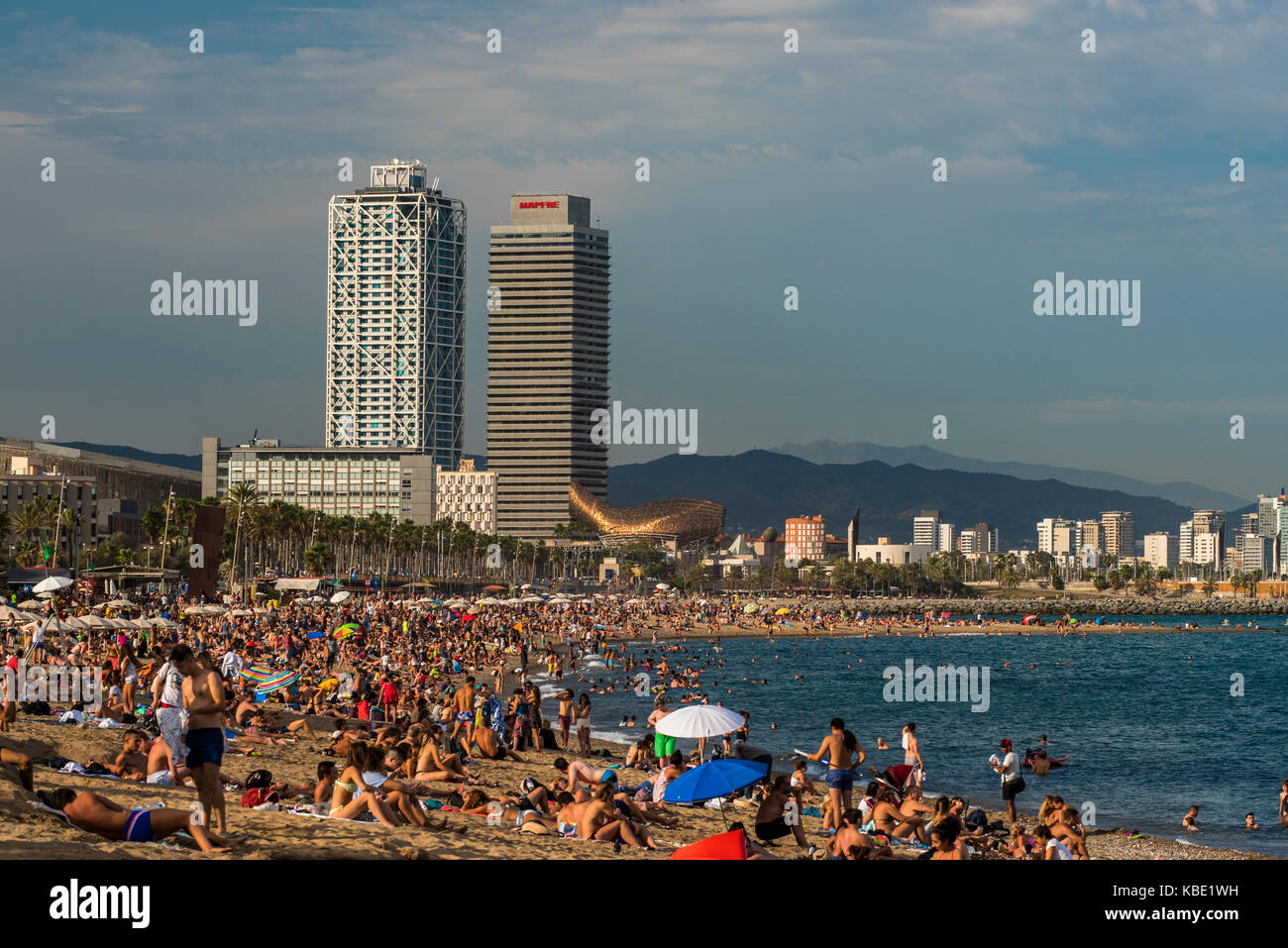 Spiaggia di Barceloneta, Barcellona, in Catalogna, Spagna Foto Stock