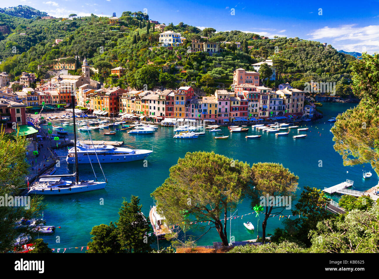 Bellissima portofino village,vista con yacht,Liguria,l'Italia. Foto Stock