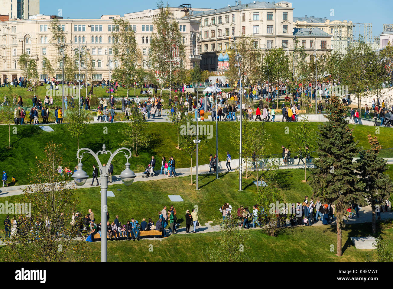 Mosca, Russia - 23 settembre. 2017. i turisti a piedi nel nuovo parco zaryadye. Foto Stock