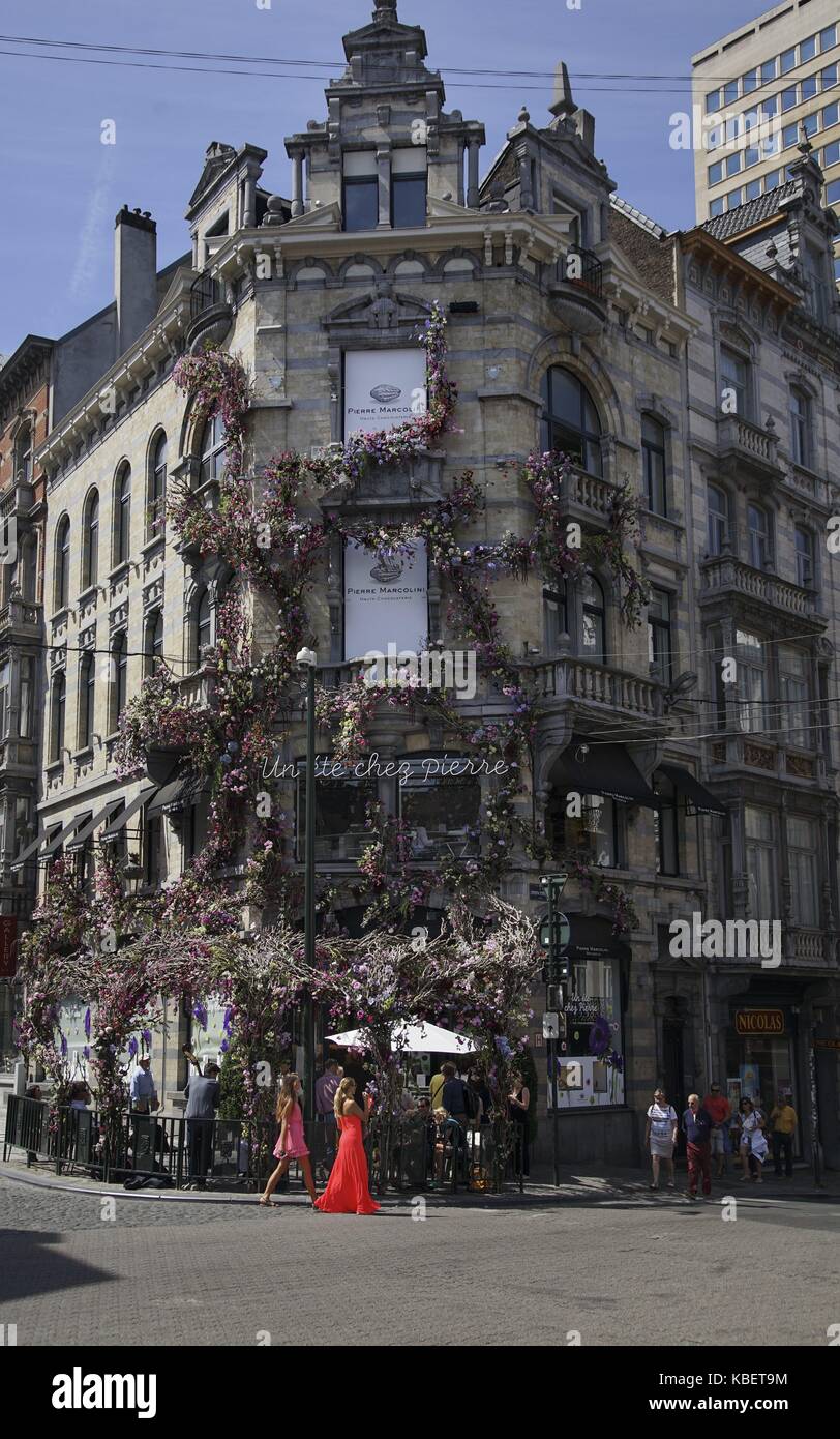 Pierre Marcolini è un famoso cioccolatiere. il suo famoso negozio di Bruxelles è situato su un angolo, luogo Grand Sablon. (09 luglio 2016) | utilizzo in tutto il mondo Foto Stock