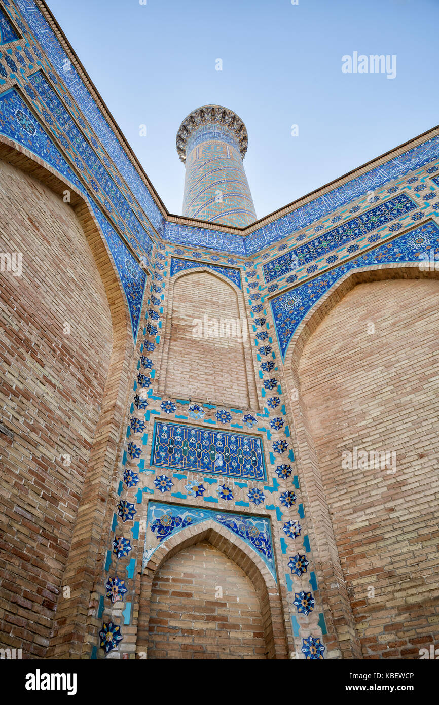 Il minareto del complesso gur-emir mausoleo di Tamerlano (Amir Timur) e la sua famiglia in Samarcanda, Uzbekistan Foto Stock