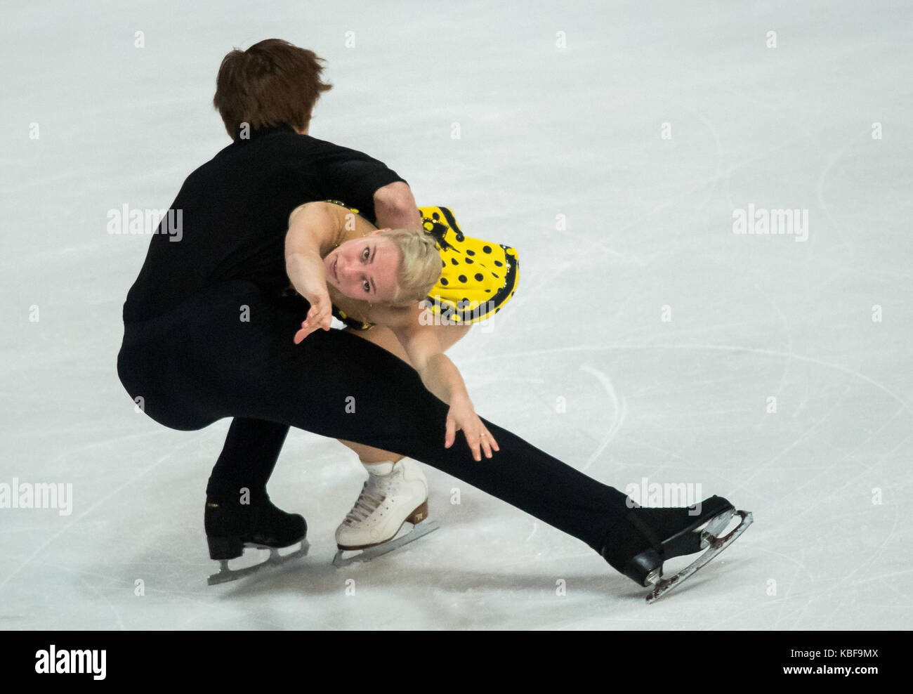 Oberstdorf, Germania. 29Sep, 2017. evgenia maximovna tarasova e Vladimir morozov della Russia in azione durante la libera pattinaggio di coppia della serie Challenger nebelhorn trophy la figura pattinare la concorrenza a Oberstdorf in Germania, 29 settembre 2017. Credito: Pietro kneffel/dpa/alamy live news Foto Stock