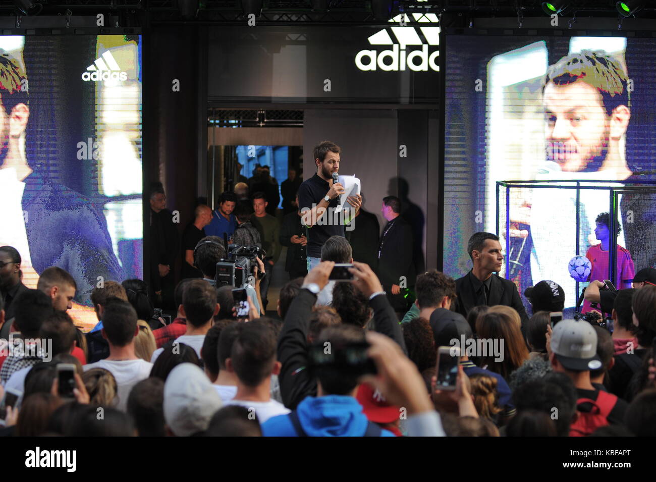 David beckham new adidas store immagini e fotografie stock ad alta  risoluzione - Alamy