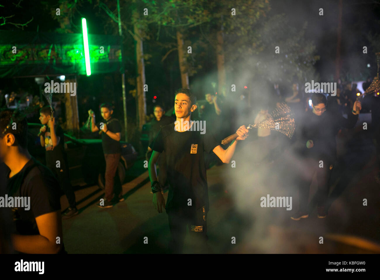 Tehran, Iran. Il 29 settembre, 2017. i musulmani prendere parte a una processione religiosa nel mese islamico di muharram in Tehran, Iran, sett. 29, 2017. Credito: ahmad halabisaz/xinhua/alamy live news Foto Stock