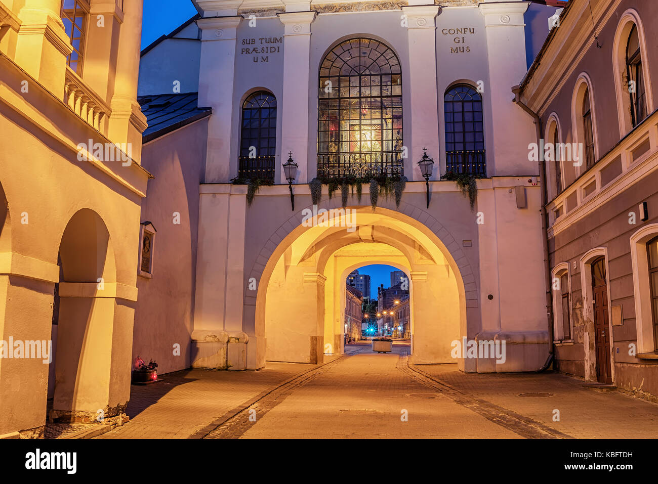 Vilnius, Lituania: il cancello di Alba, lituana via Ausros, medininku vartai, polacco Ostra Brama, una porta della città di Vilnius, uno dei suoi più importanti histo Foto Stock