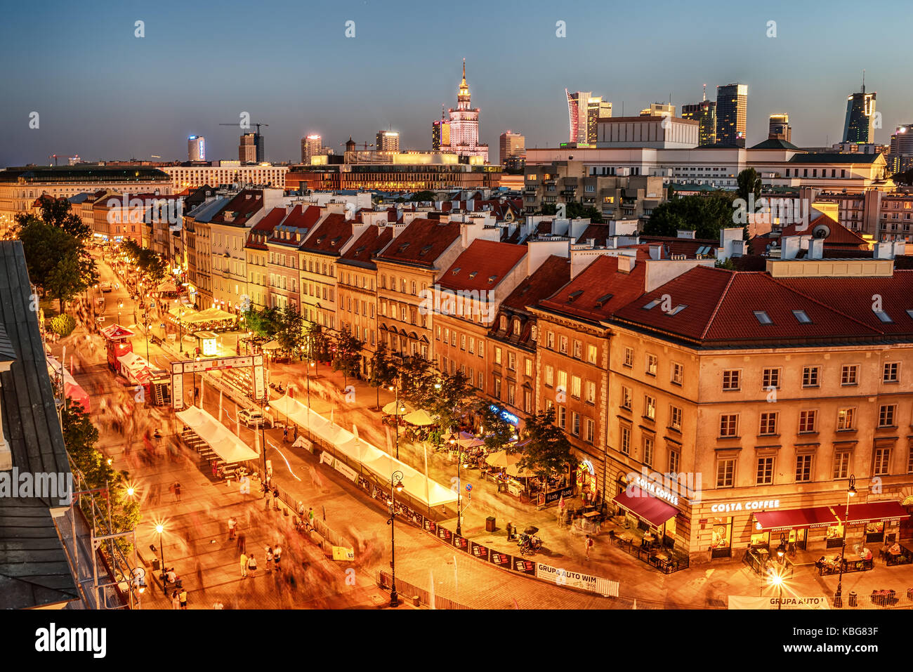 Varsavia, Polonia, 5 agosto, 2017: la città vecchia, krakowskie predmiescie, la più prestigiosa strada del polacco del capitale Foto Stock Varsavia, Polonia, 5 agosto, 2017: la città vecchia, krakowskie predmiescie, la più prestigiosa strada del polacco del capitale Foto Stock