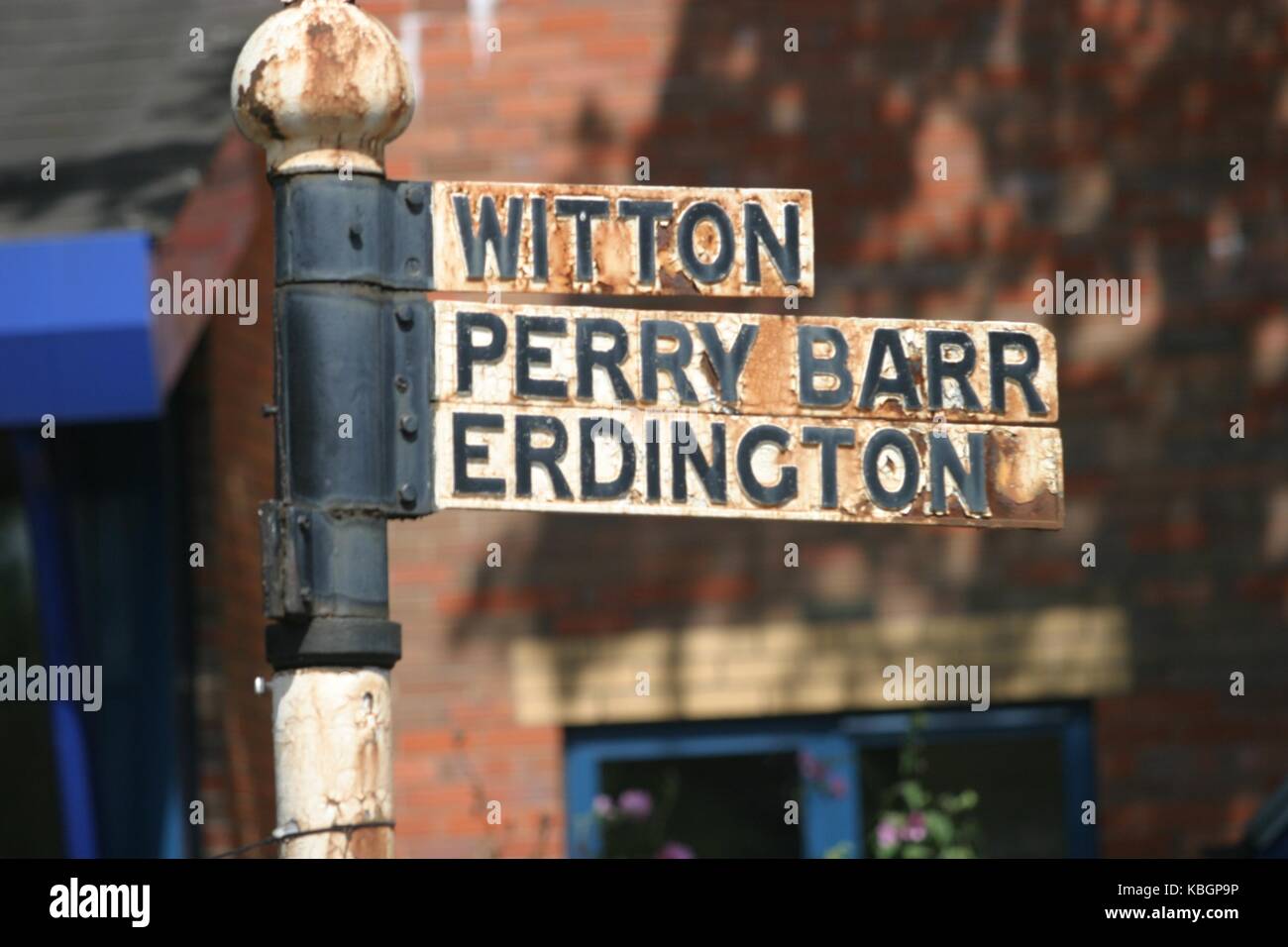 Vecchio usurato strada segno a Witton, Perry Barr, Erdington, a Birmingham, Regno Unito Foto Stock