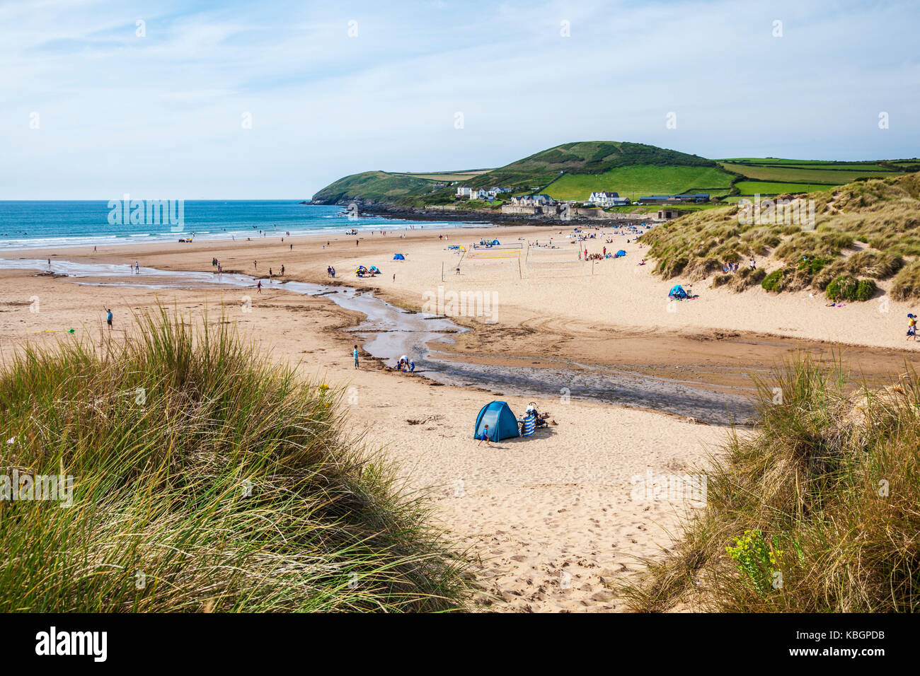 La spiaggia di sabbia a Croyde nel Devon durante la stagione estiva. Foto Stock